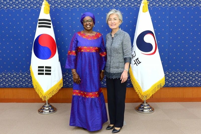 FM Meets with African Union’s Special Envoy on Women, Peace and Security Bineta Diop 