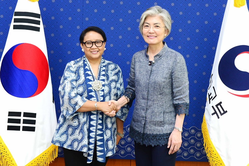 Minister of Foreign Affairs Meets with Minister for Foreign Affairs of Indonesia 