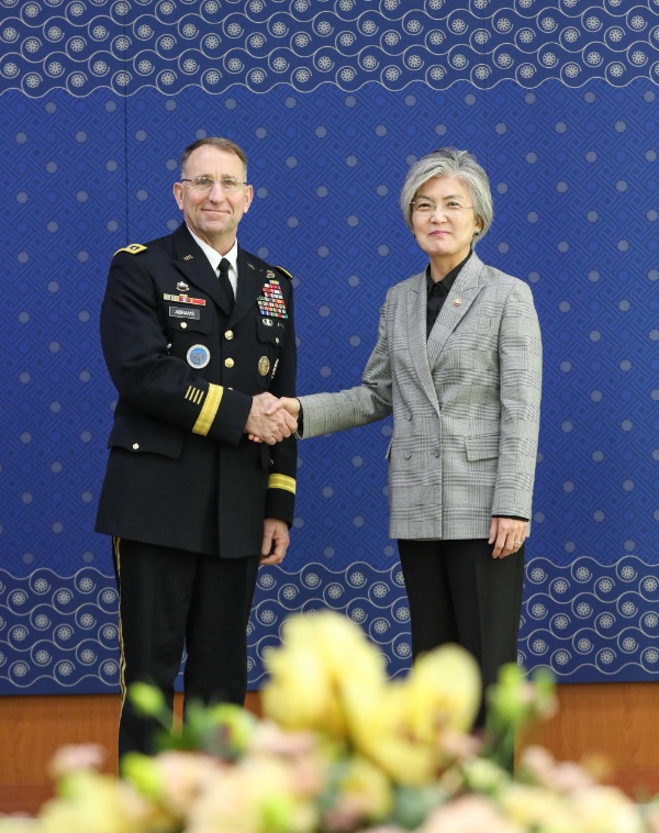 Foreign Minister Meets with Incoming Commander of US Forces Korea 