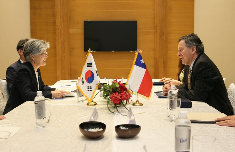 WEF 아세안 지역회의 계기 한-칠레 외교장관회담 개최