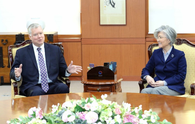 FM Meets with US Special Representative for North Korea