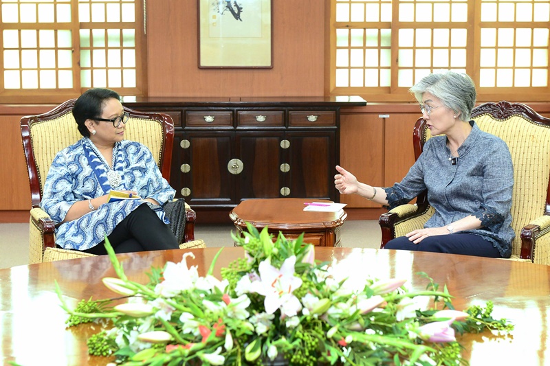 Minister of Foreign Affairs Meets with Minister for Foreign Affairs of Indonesia 