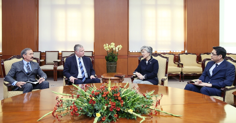 Foreign Minister Meets with US Special Representative for North Korea Biegun