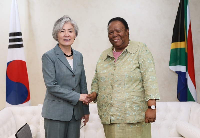 ROK-South Africa Foreign Ministerial Meeting Takes Place 