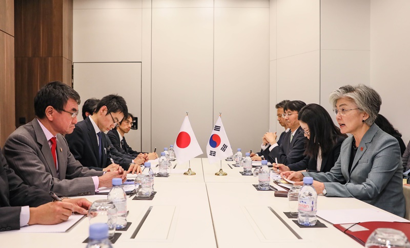 ROK-Japan Foreign Ministerial Meeting Held on May 23 on Occasion of OECD Ministerial Council Meeting 