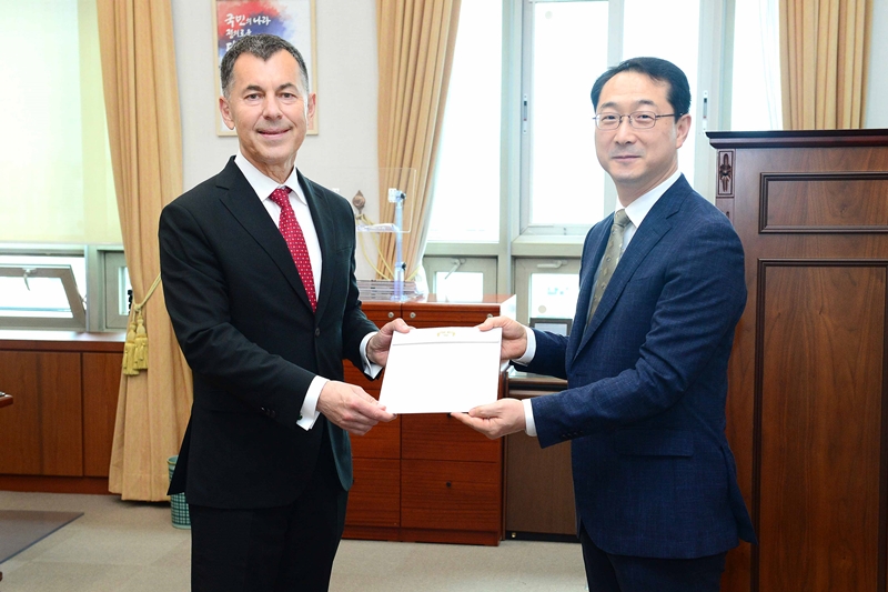ROK and Czech Presidents Exchange Celebratory Letters to Mark 30th Anniversary of Establishment of Diplomatic Relations 