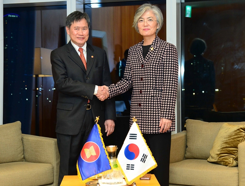 Minister of Foreign Affairs Meets with Secretary-General of ASEAN