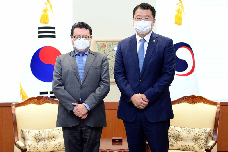 Vice Minister of Foreign Affairs Choi Meets with Ambassador of Colombia to ROK