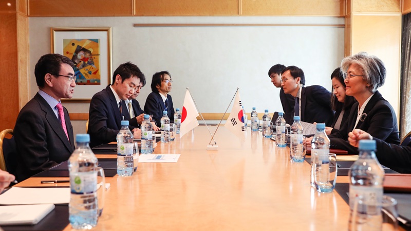 ROK-Japan Foreign Ministerial Meeting Held