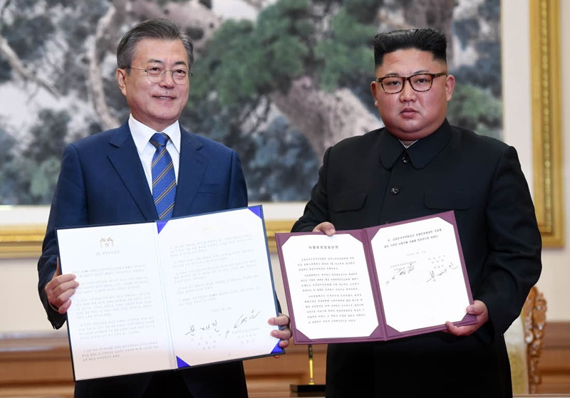 South, North Korean Leaders Sign Pyeongyang Joint Declaration of September 2018 