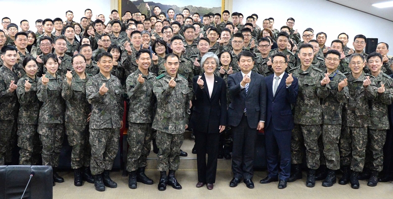 강경화 외교부 장관, 육군 제17보병사단 위문 방문 