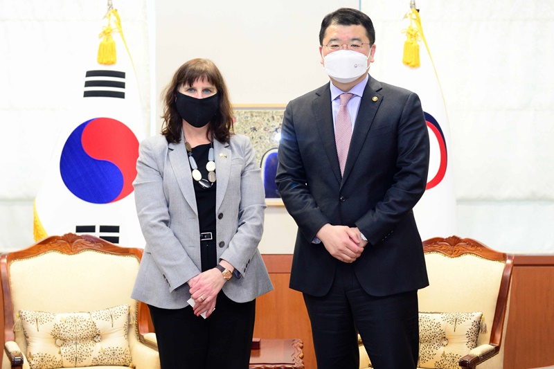 Vice Minister of Foreign Affairs Choi Jong Kun Meets with New Ambassador of Australia to Korea