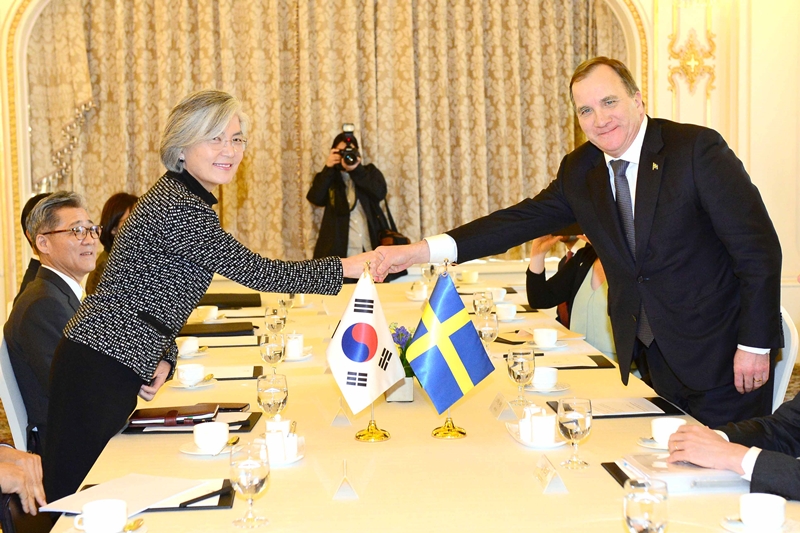 FM Meets with Prime Minister of Sweden Stefan Löfven 