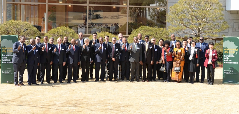 FM Hosts Luncheon for African Ambassadors to ROK