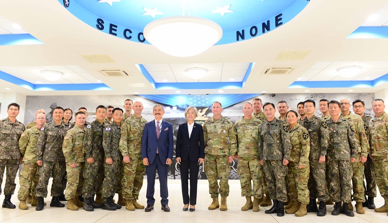 Visit to Osan Air Base and Camp Humphreys in Pyeongtaek by Minister of Foreign Affairs 