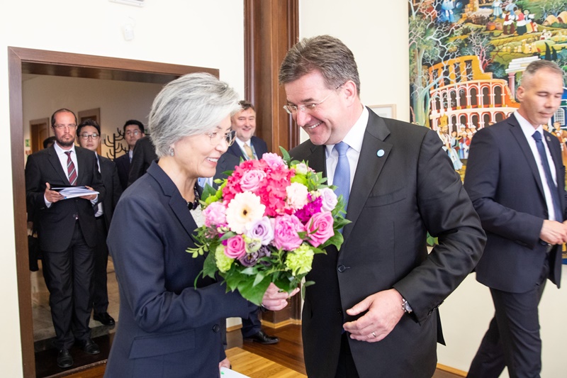 ROK-Slovakia Foreign Ministerial Meeting Held 
