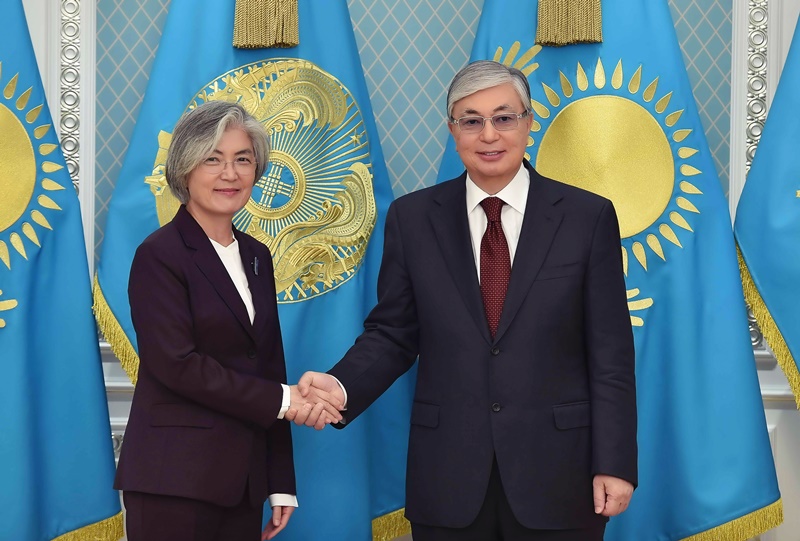 Minister of Foreign Affairs Pays Courtesy Call on President of Kazakhstan 