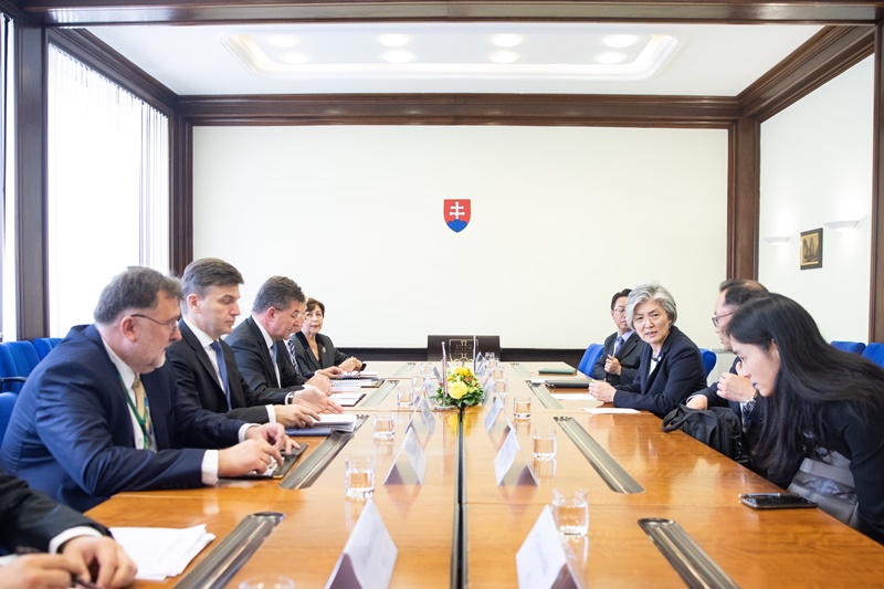 ROK-Slovakia Foreign Ministerial Meeting Held ROK-Slovakia Foreign Ministerial Meeting Held 