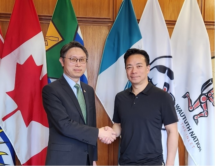 Consul General Jongho Kyun meets with Vancouver Mayor Ken Sim