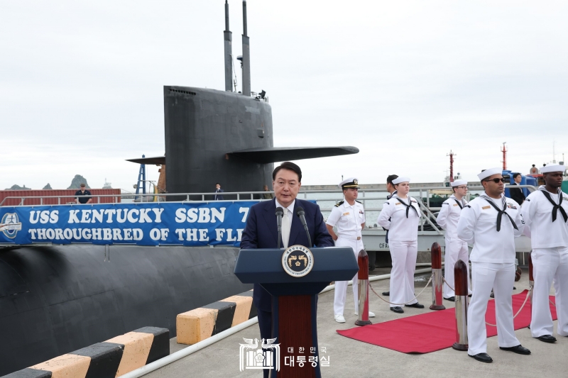 President Yoon makes historic tour of US missile-armed sub