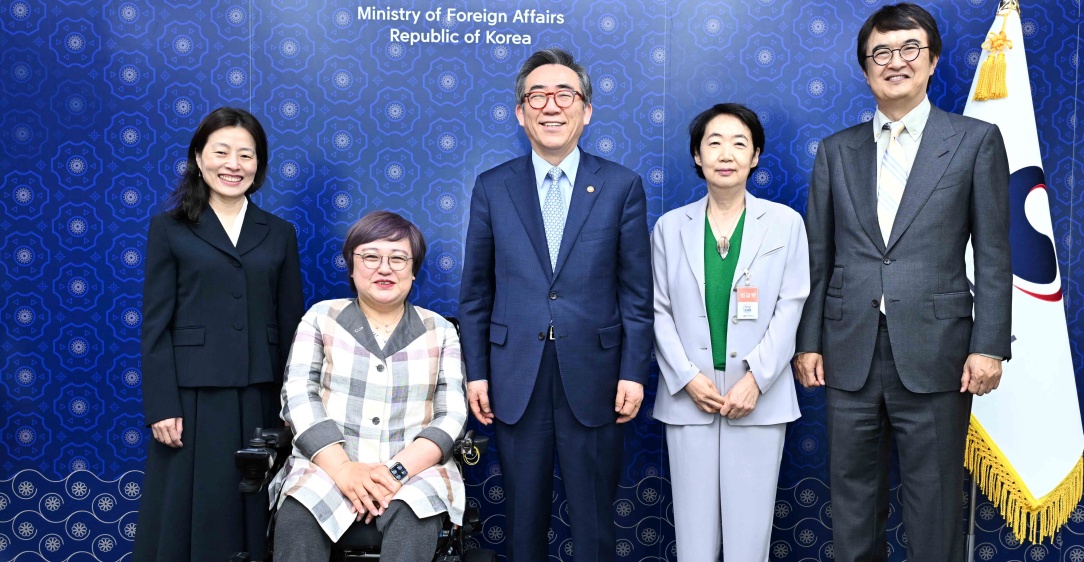조태열 장관, 한국인 유엔 인권협약기구 위원 접견                         
