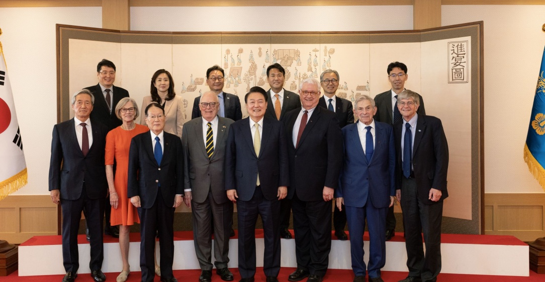 윤석열 대통령, 미국과 일본 학계 및 전직 인사 접견                             