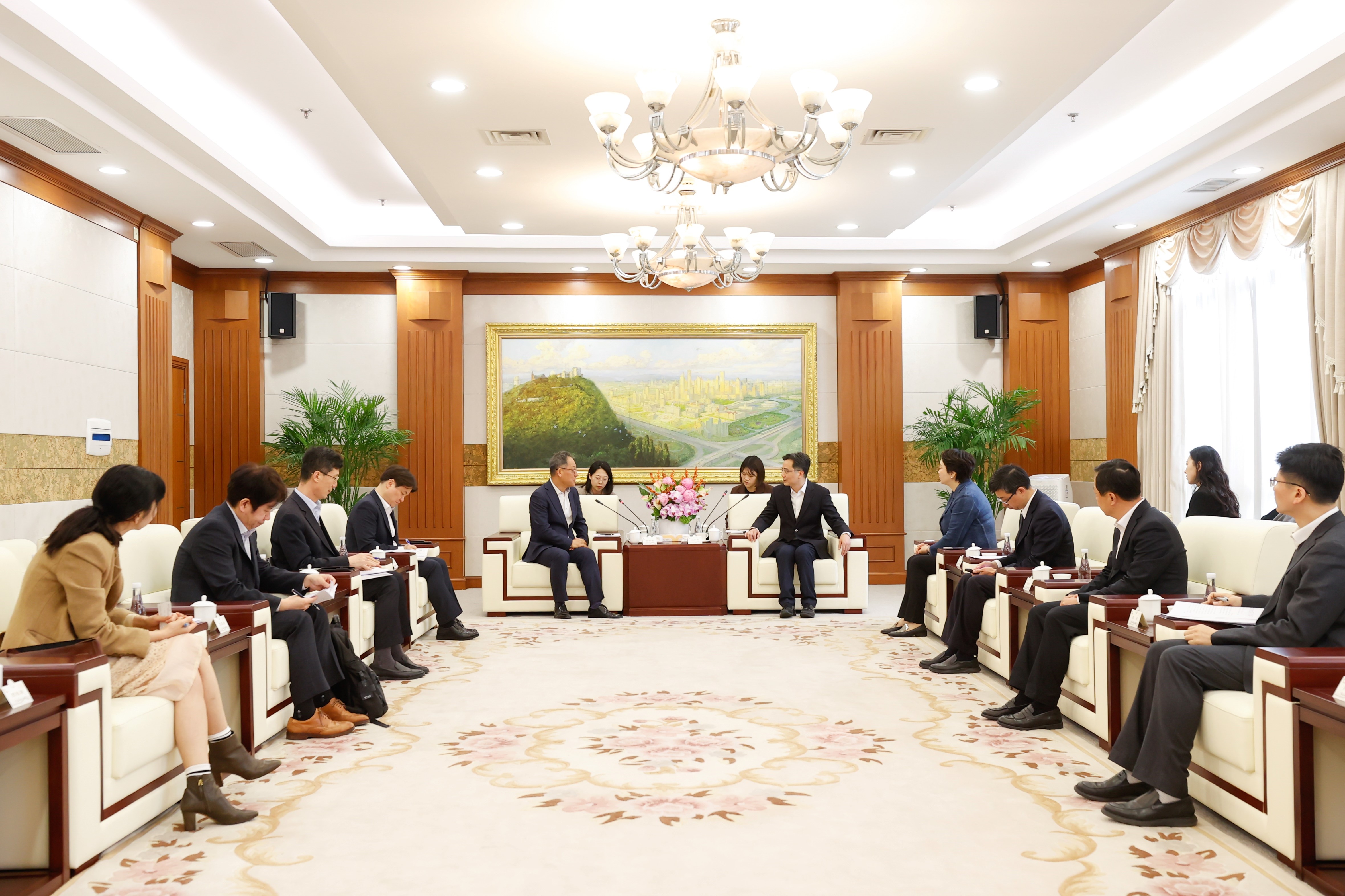 (3.28) 总领事与上海市松江区委书记会谈