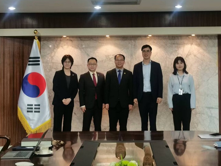 총영사, 공관 기업법률자문 계약 체결식 참석