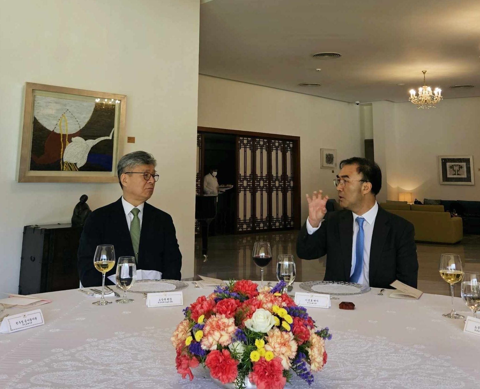 Ambassador Lee meets with Dr. Oh Sang-rok, President of KIST (Apr 7)