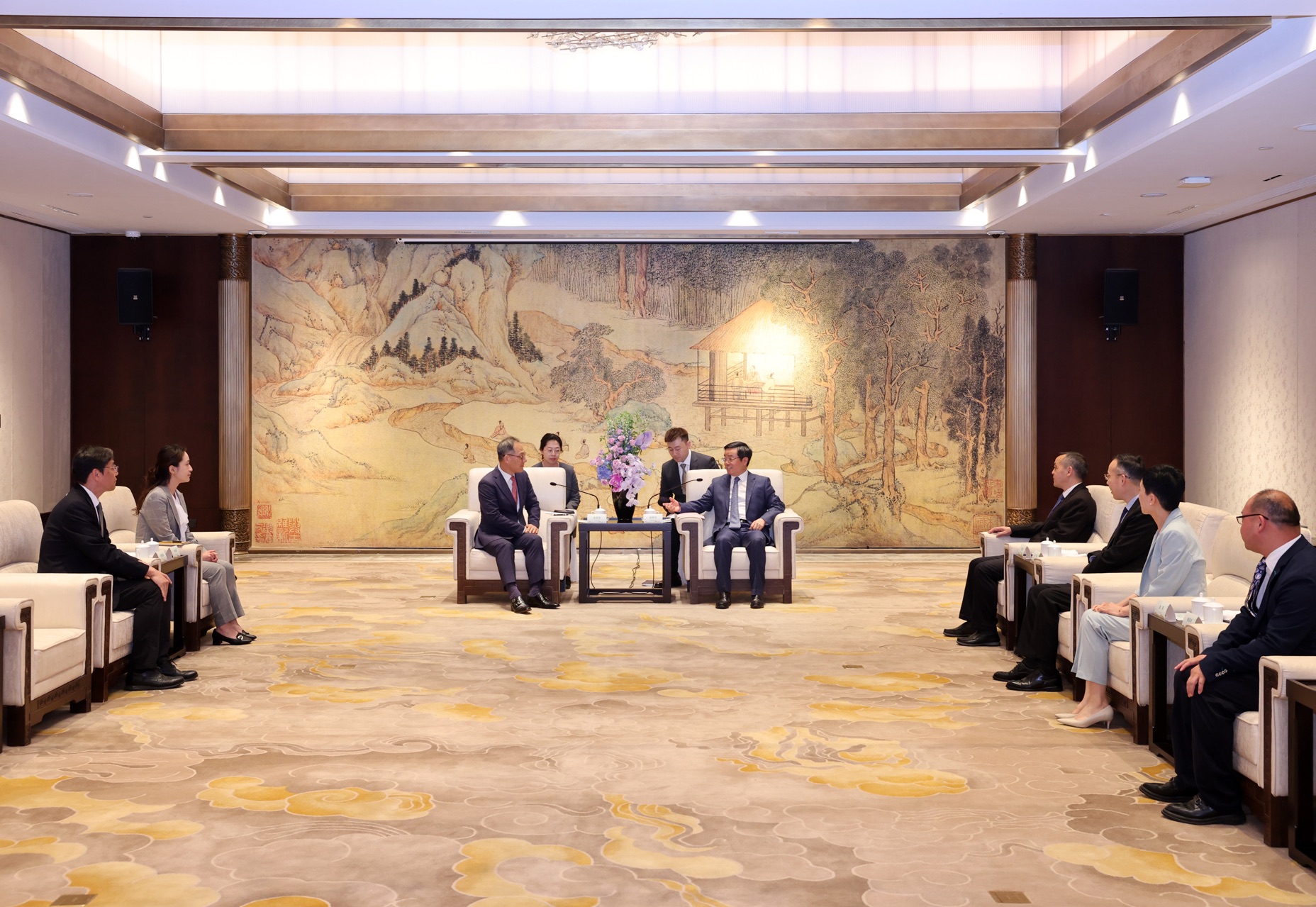 (5.14) 总领事会见浙江省绍兴市委书记