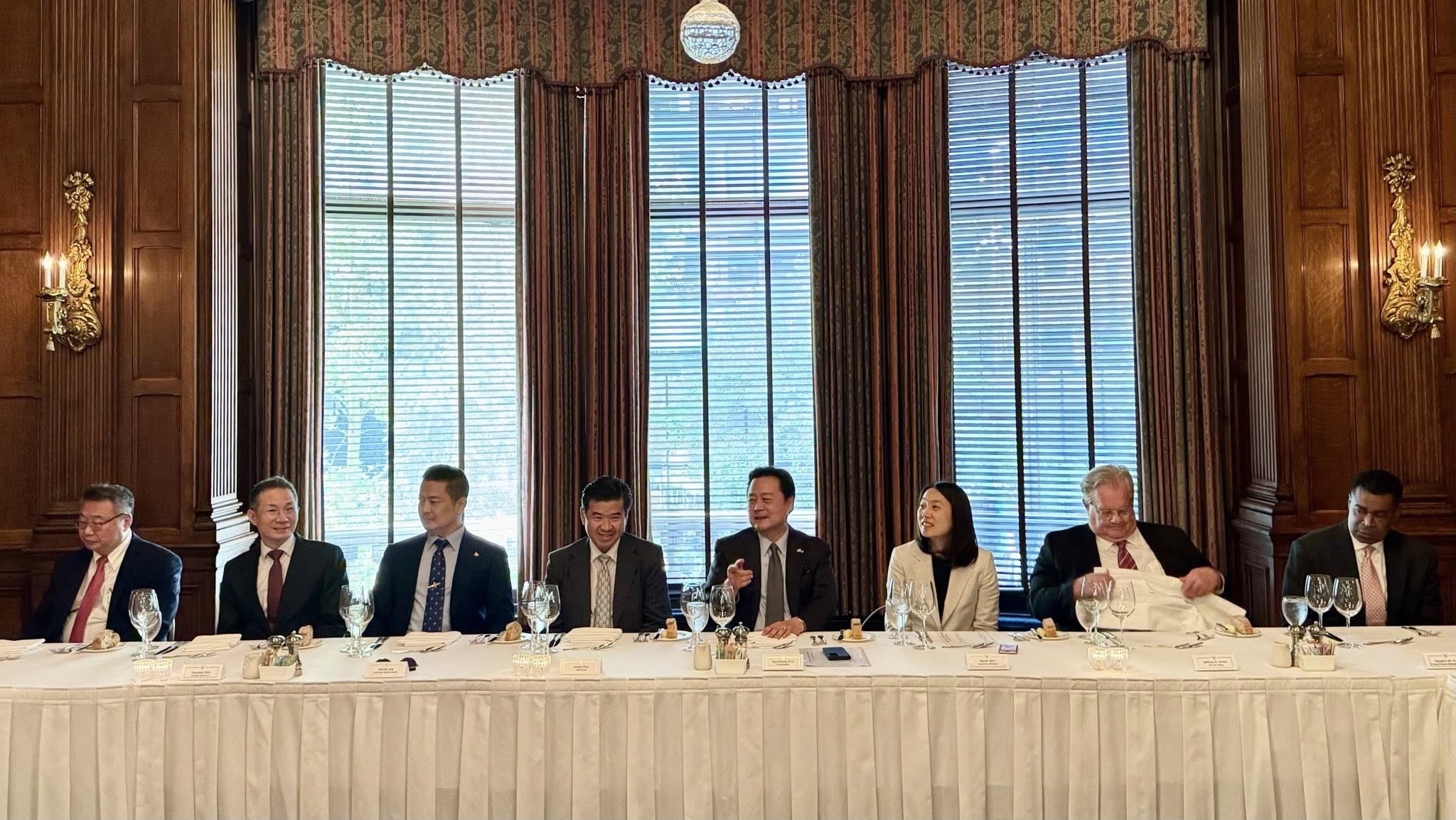 조현동 주미대사, AMCHAM 대표단 초청 만찬 (6.12)