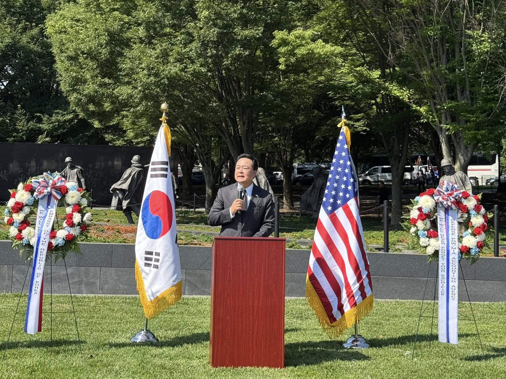 Ambassador Cho Hosted a Ceremony at the Korean War Veterans Memorial (6.25)