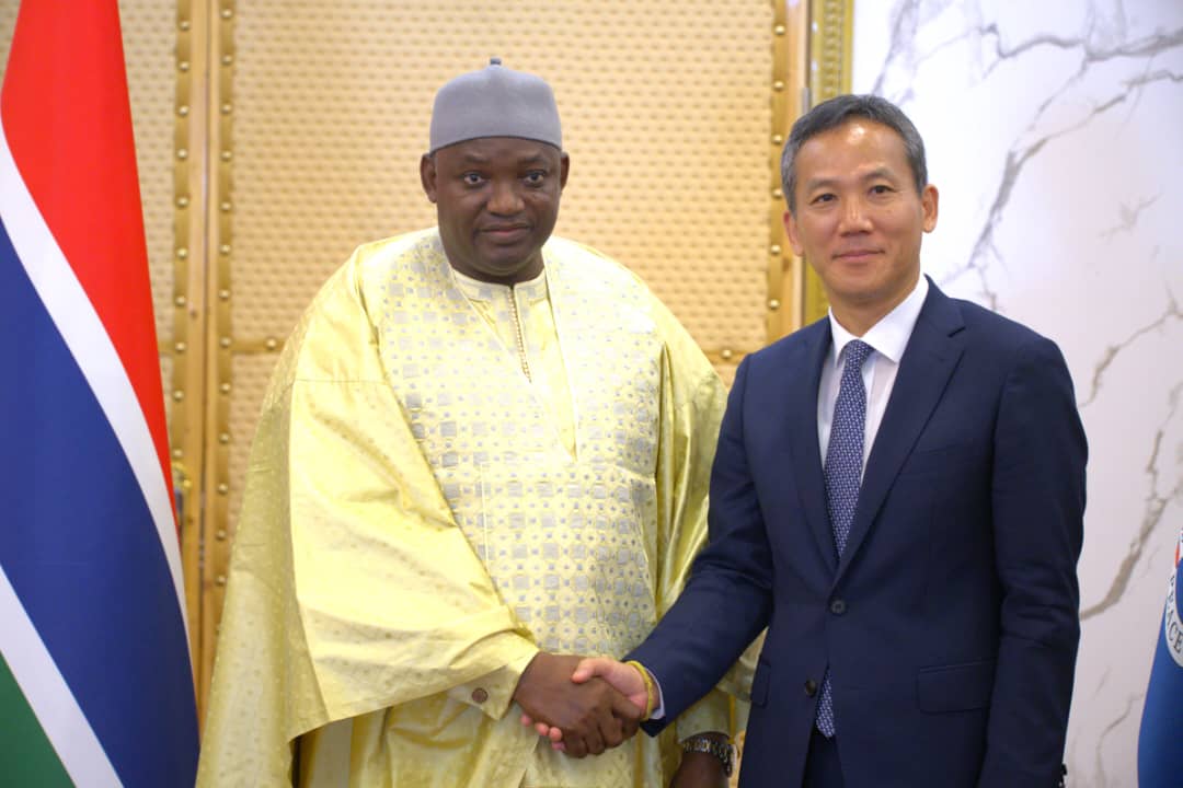 감비아 대통령 앞 신임장 제정(9.12.)