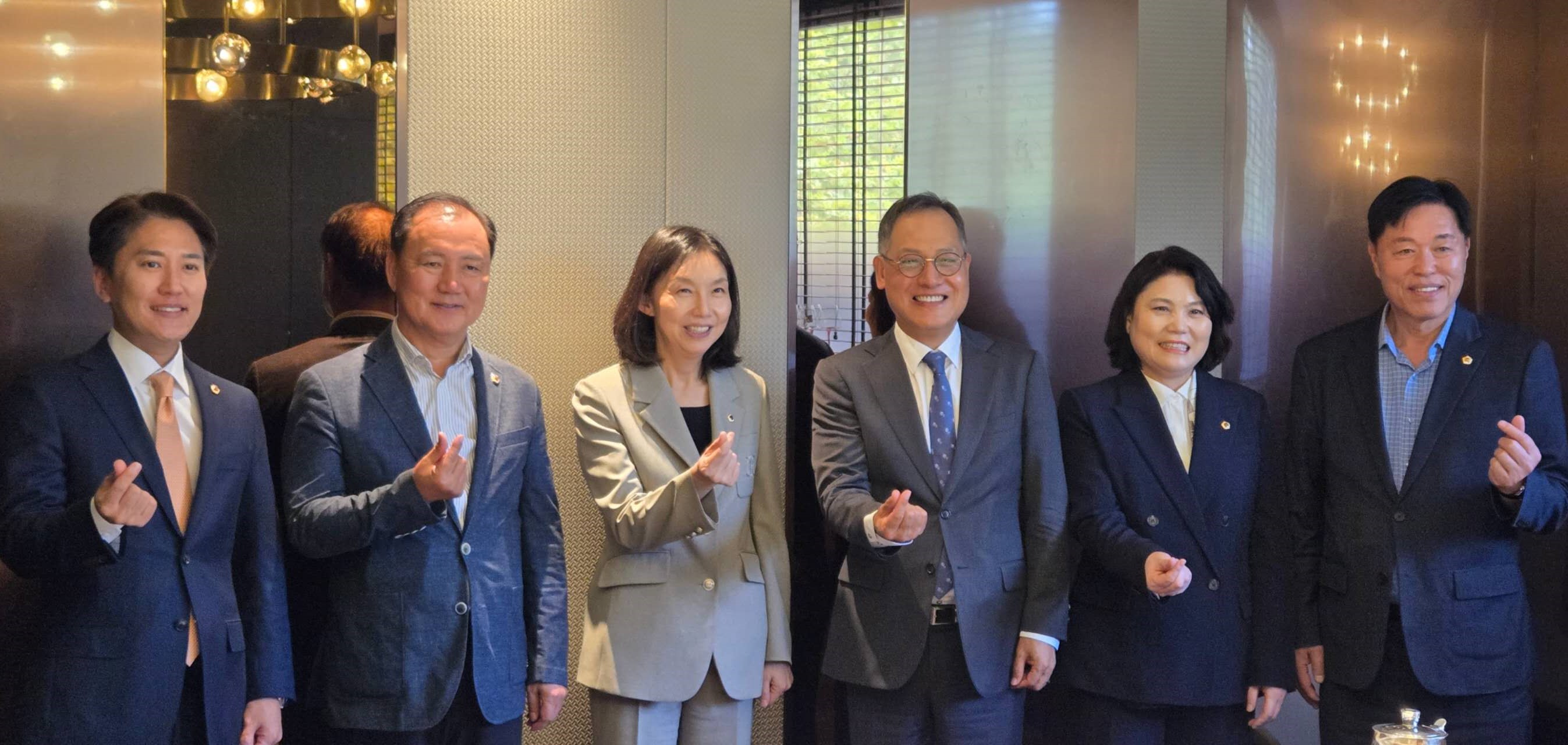 (10.13) 총영사, 서울특별시의회 대표단 오찬간담회