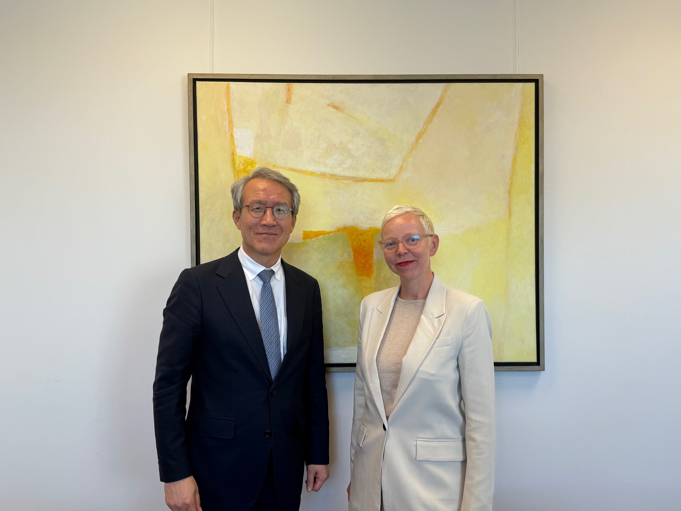 Ambassador Hong Meets with Director of DutchCulture