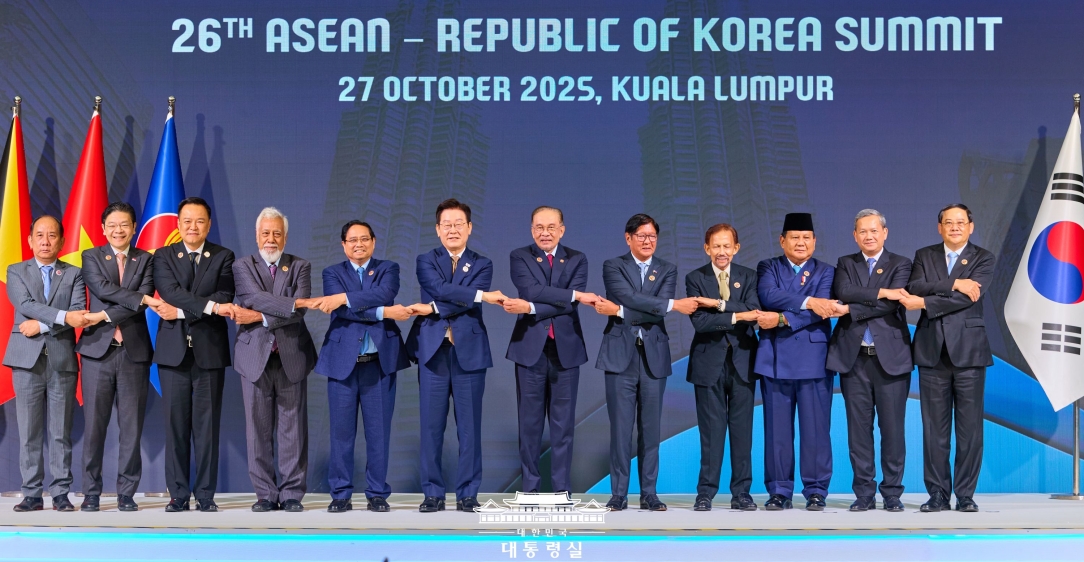 제26차 한-ASEAN 정상회의,  제28차 아세안+3 정상회의 참석