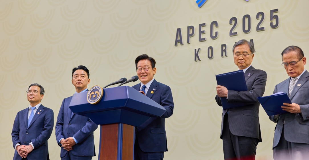 APEC 정상회의 의장국 기자회견 모두 발언                                         