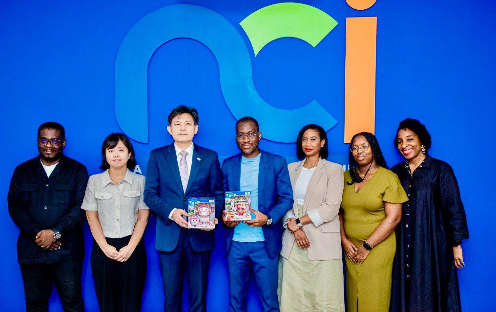Visite de l'Ambassadeur Kim Saeng à la station de télévision NCI