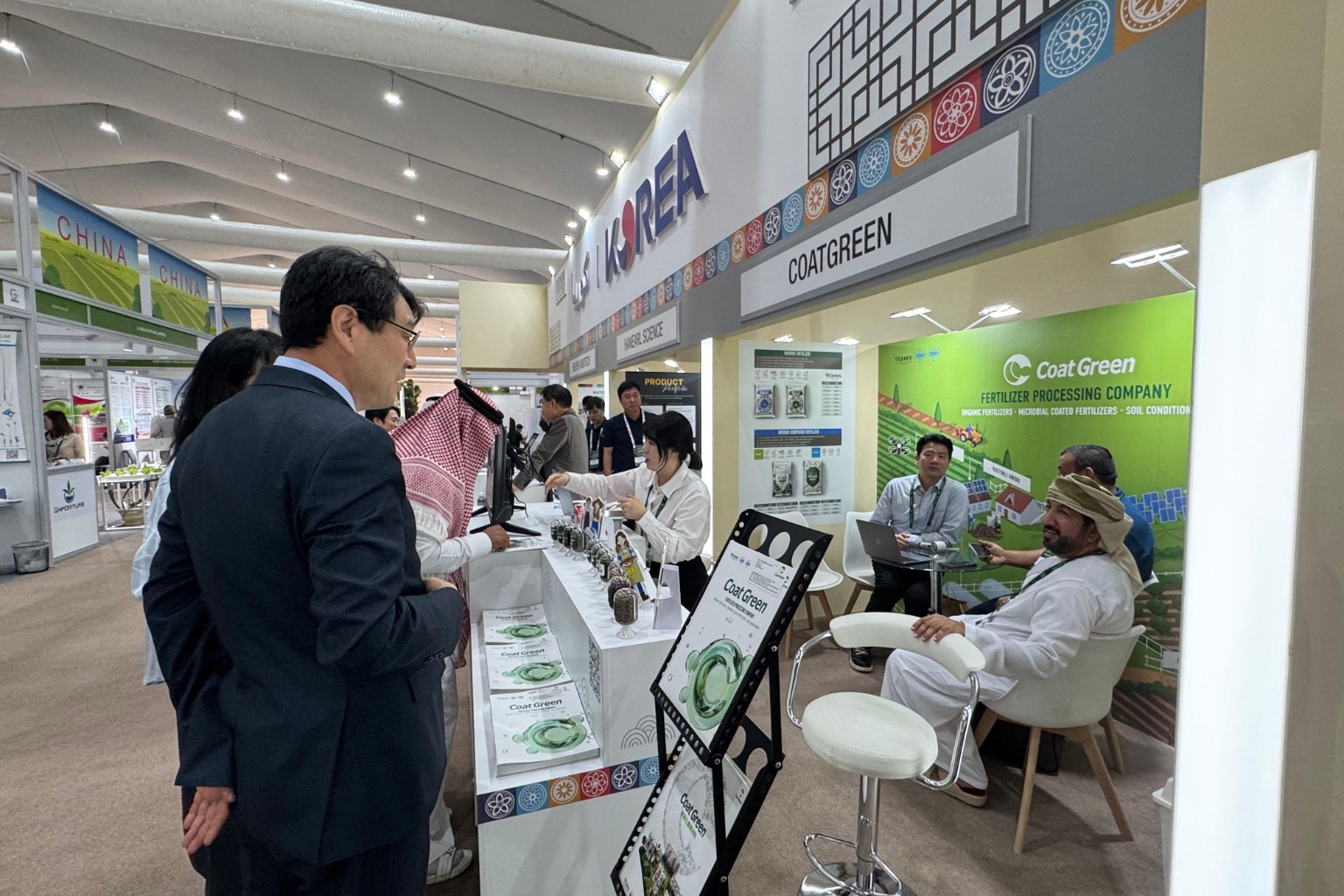 대사대리, 리야드 농업전시회 참가 우리 업체 부스 방문