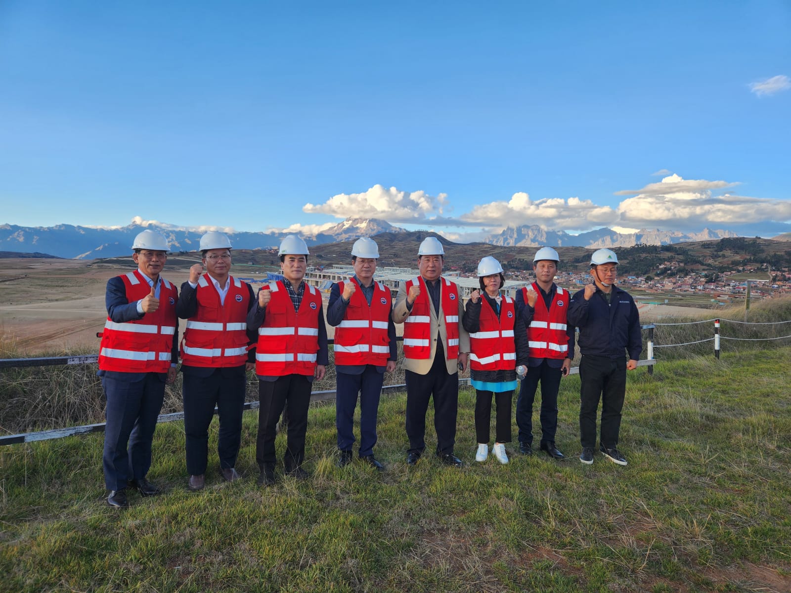 Visita de la delegación de la Liga Parlamentaria de Amistad Corea-Perú al Nuevo Aeropuerto Internacional de Chinchero