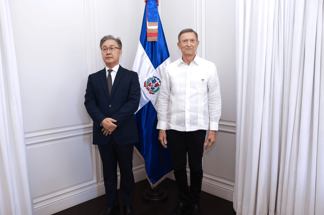 El Embajador Sang Ryul Lee realiza visita de despedida al Ministro de Relaciones Exteriores Álvarez (18 de diciembre)