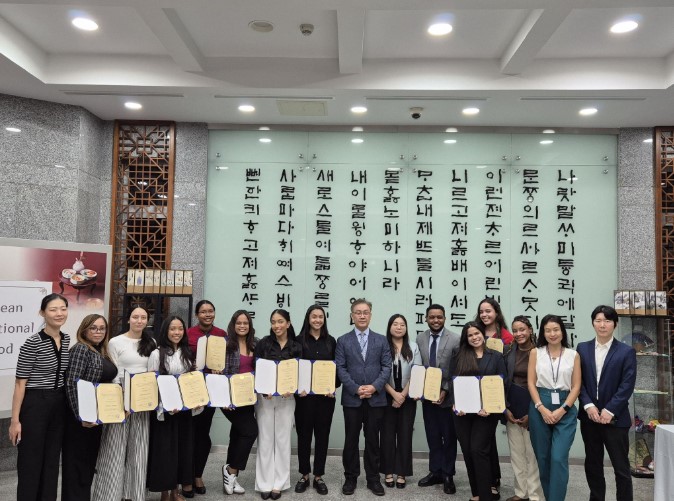 La Embajada de Corea realiza la ceremonia de clausura y clase final del programa “Annyeong Corea” (3 de diciembre)
