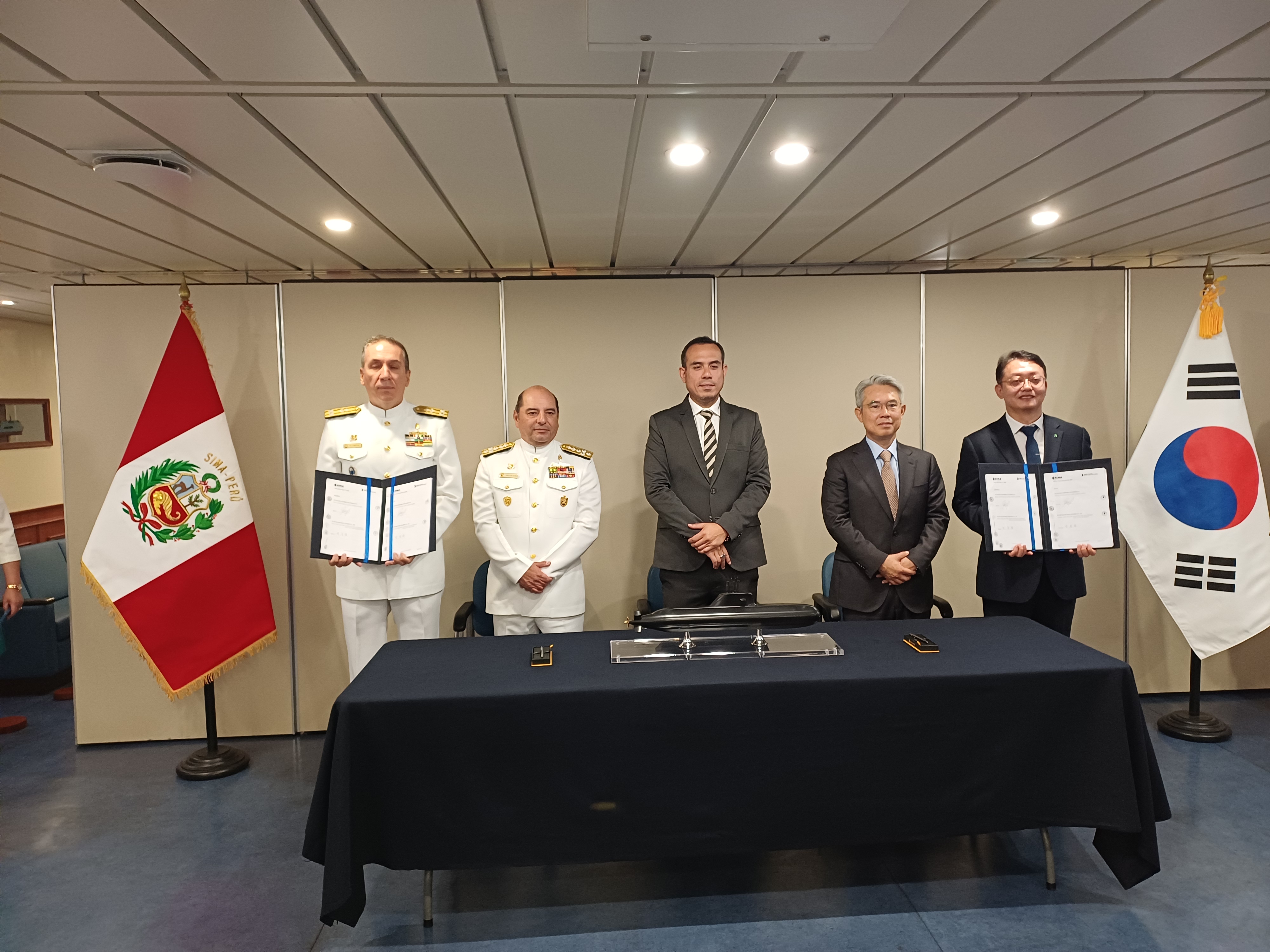 Ceremonia de firma del contrato para el co-desarrollo del expediente técnico para la futura coproducción de unidades submarinas de 1.500 toneladas ent