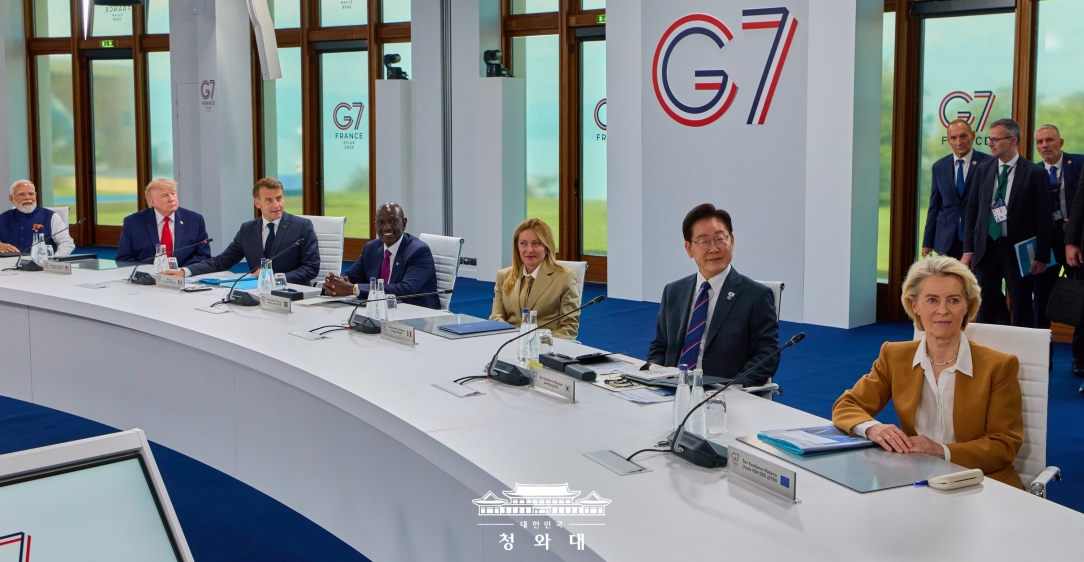 이재명 대통령, 에비앙 G7 정상회의 세션1 참석                                     