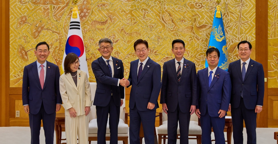 이재명 대통령, 다케다 료타 신임 일한의원연맹 회장 접견