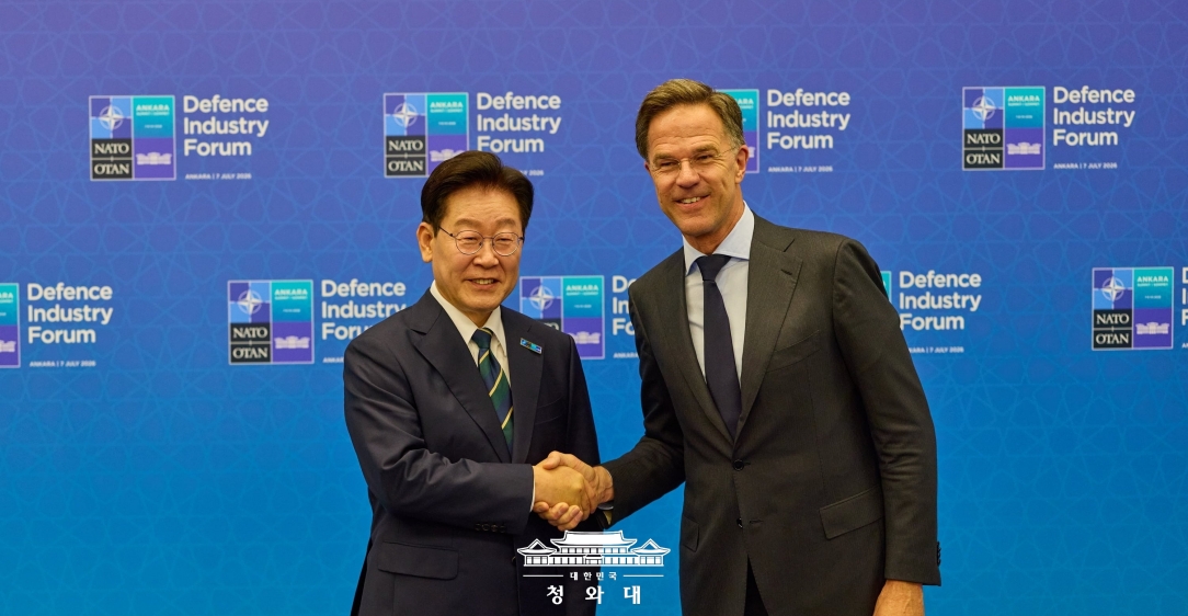 NATO 정상회의 참석                                                      