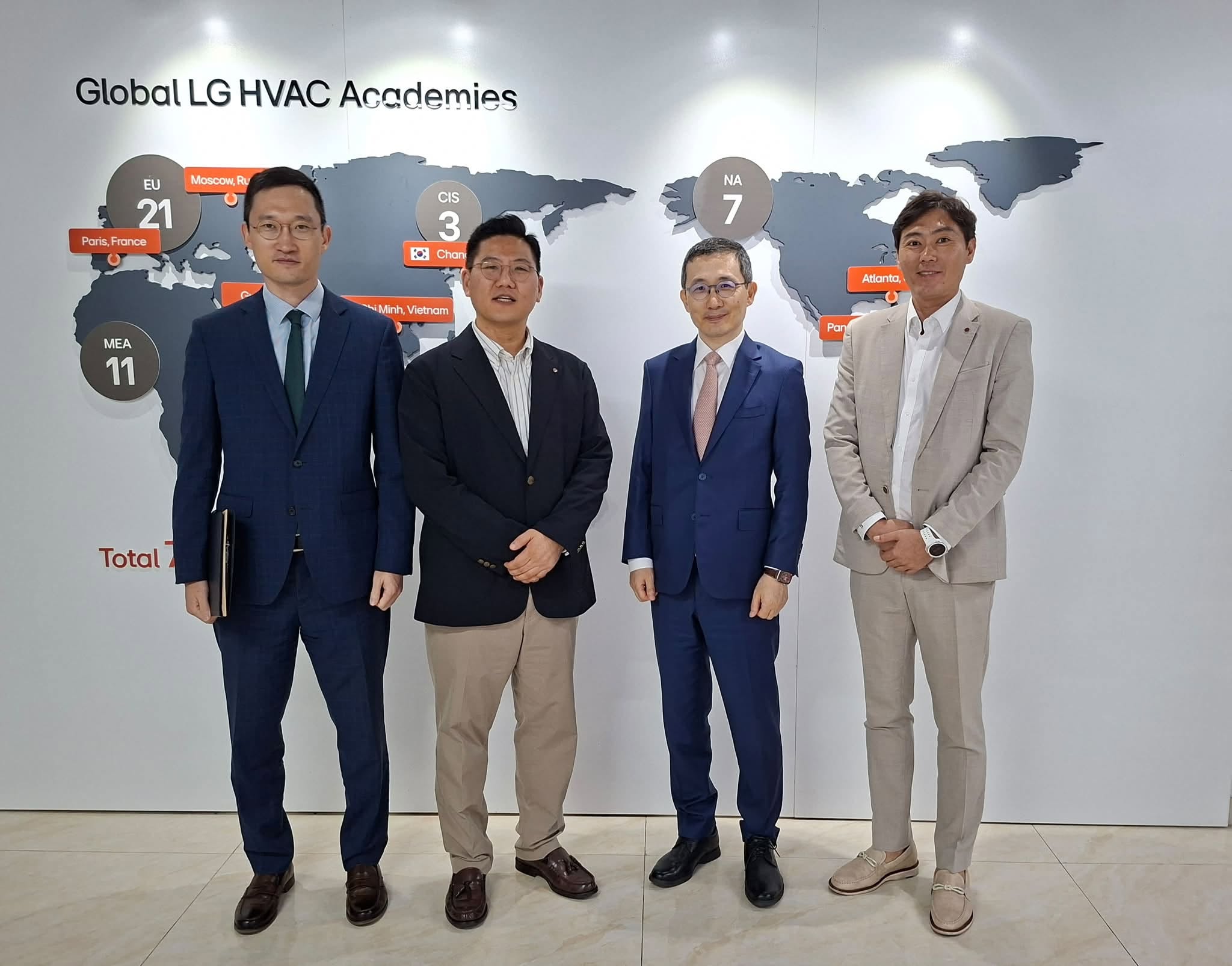 장서익 대사, 코트디부아르 진출 우리 기업 LG전자 방문