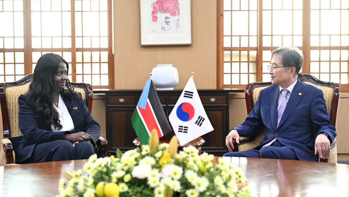 조현 외교부 장관, 남수단 대통령특사 면담