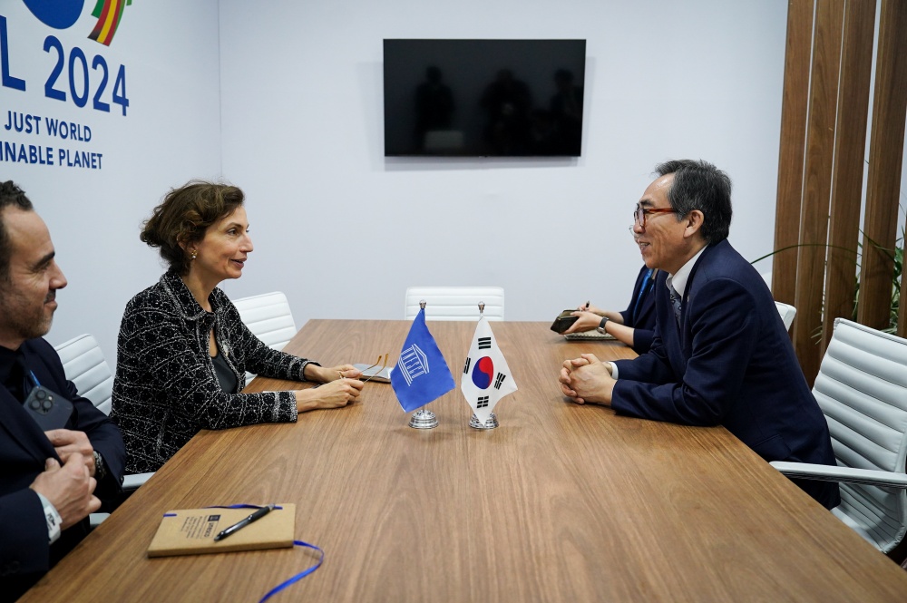 Minister of Foreign Affairs Cho Tae-yul Meets with UNESCO Director-General