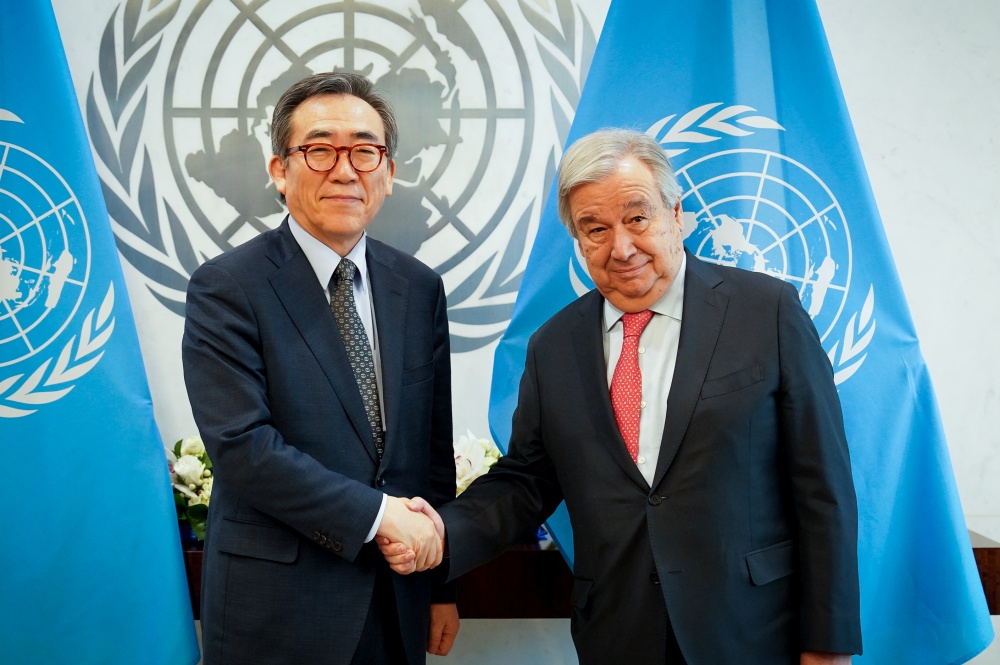 Minister of Foreign Affairs Cho Tae-yul Meets with UN Secretary-General